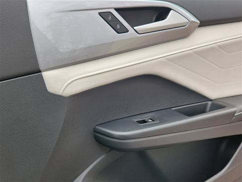 New 2026 Volkswagen Taos SEL image 21