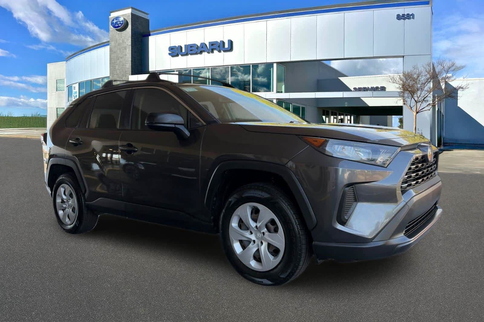 Used 2019 Toyota RAV4 LE FWD image 5