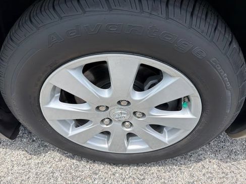 Used 2009 Toyota Camry XLE FWD image 25
