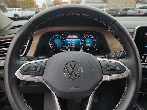 Used 2024 Volkswagen Atlas SE image 19