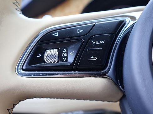 Certified 2021 Bentley Bentayga image 26