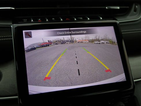 Used 2024 Jeep Grand Cherokee Limited w/ Black Appearance Package image 9