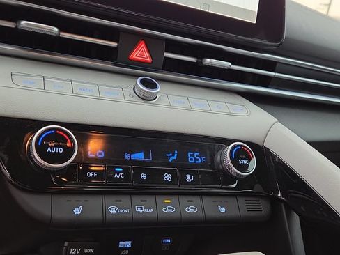 Certified 2025 Hyundai Elantra Limited FWD image 14