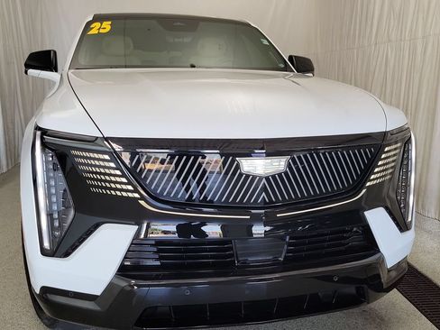 Used 2025 Cadillac Escalade IQ Sport 2 AWD/4WD image 3