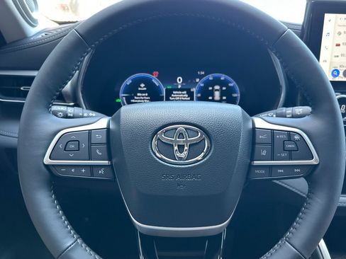 Certified 2026 Toyota Highlander Platinum AWD/4WD image 24