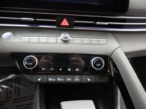 Used 2025 Hyundai Elantra SEL FWD image 20