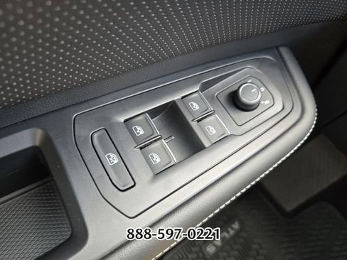 Used 2026 Volkswagen Atlas Cross Sport SE AWD/4WD image 32