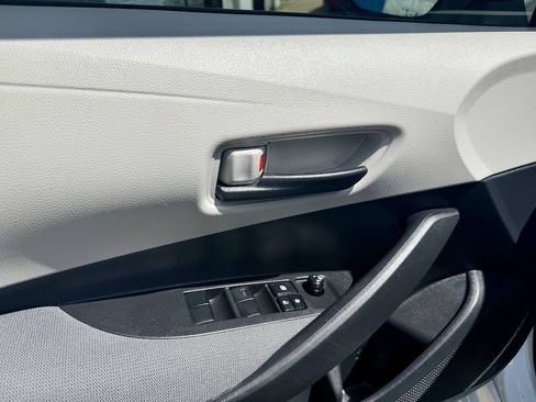 Used 2022 Toyota Corolla LE FWD image 28