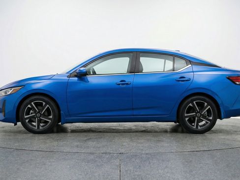 Used 2025 Nissan Sentra SV image 5