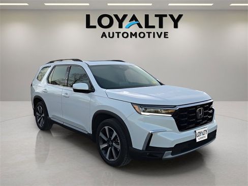 Used 2025 Honda Pilot Touring image 7