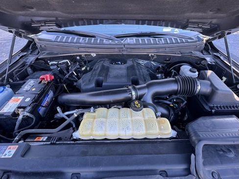 Used 2019 Ford Expedition Limited image 2