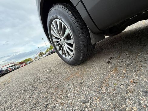 Used 2018 Lincoln MKX Select w/ Select Plus Package image 17