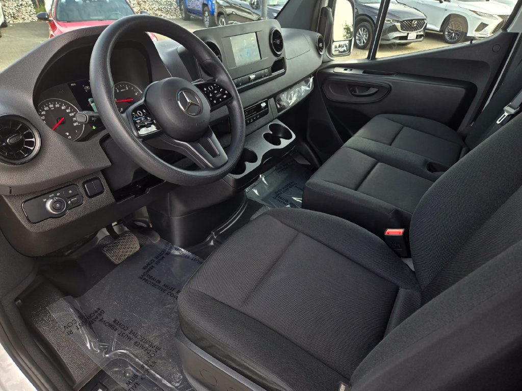 Used 2024 Mercedes-Benz Sprinter 2500 image 13
