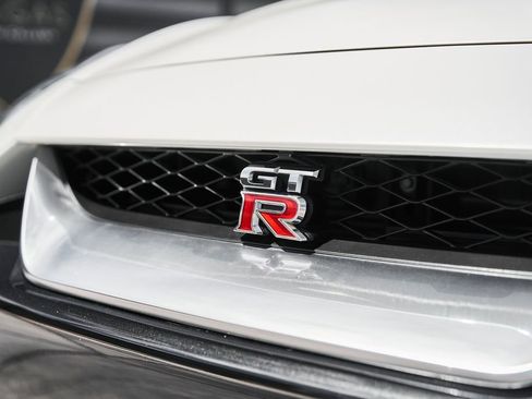 Used 2021 Nissan GT-R Premium image 7