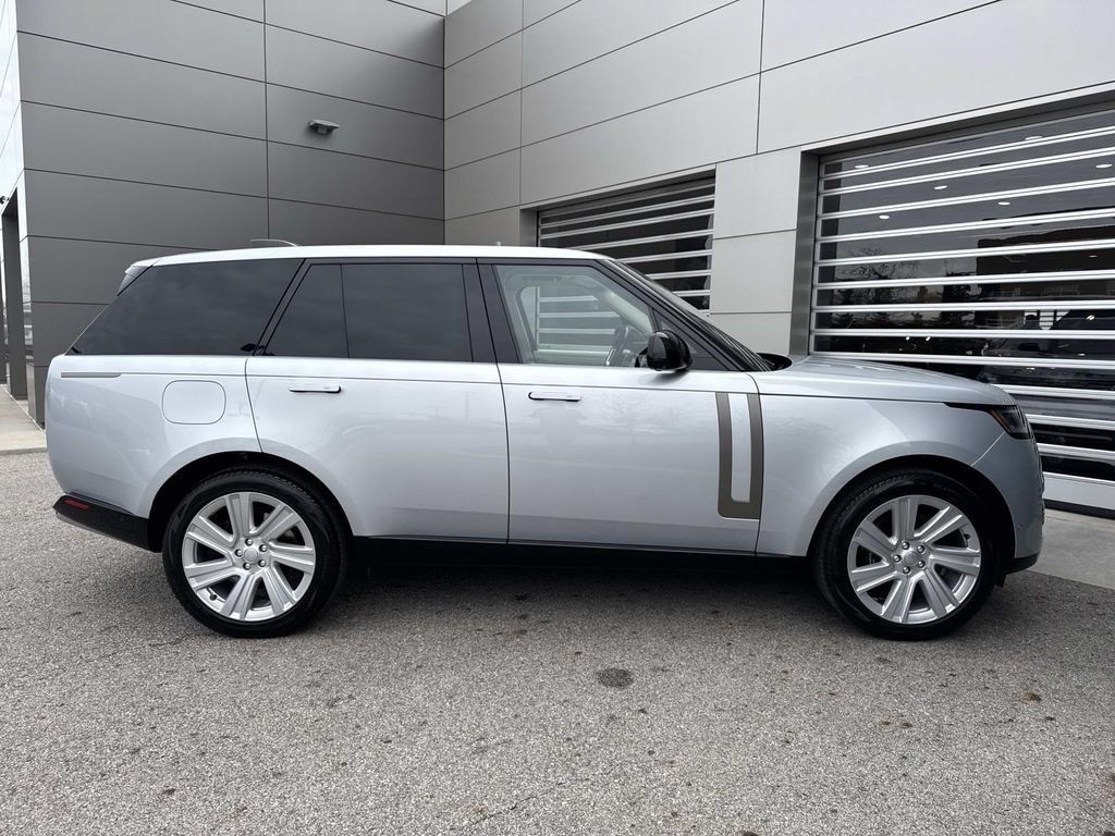 Used 2023 Land Rover Range Rover SE AWD/4WD image 9