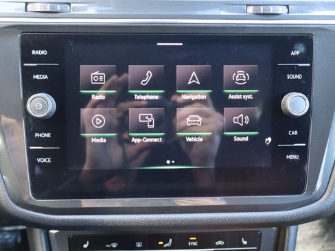 Used 2023 Volkswagen Tiguan SE R-Line image 26