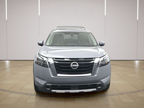 Certified 2025 Nissan Pathfinder Platinum w/ Cargo Package FWD image 2