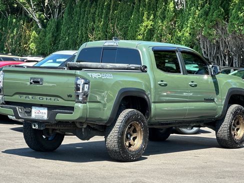 Used 2021 Toyota Tacoma TRD Off-Road w/ Technology Package AWD/4WD image 4
