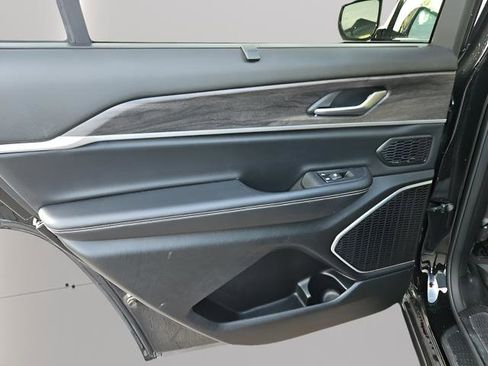 Used 2021 Jeep Grand Cherokee L Limited w/ Luxury Tech Group II image 21