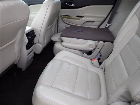 Used 2019 GMC Acadia Denali w/ Technology Package AWD/4WD image 10