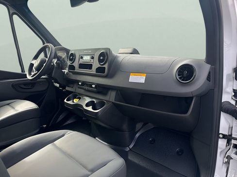 Used 2025 Mercedes-Benz Sprinter 2500 image 10