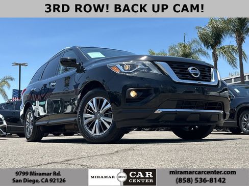 Used 2020 Nissan Pathfinder SV image 1