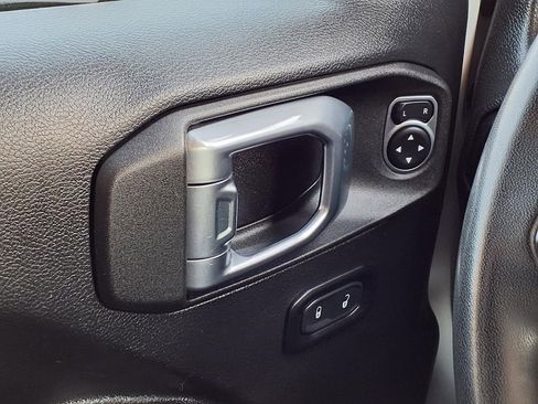 Used 2023 Jeep Gladiator Sport image 17