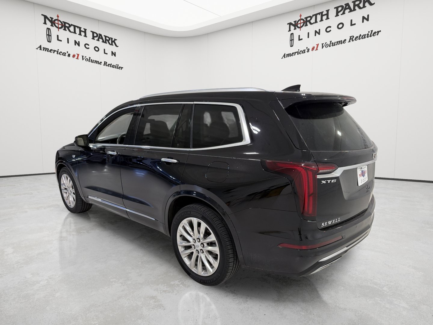 Used 2020 Cadillac XT6 Premium Luxury FWD image 3