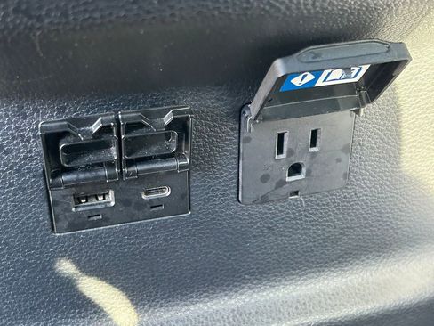 Used 2022 Toyota Tundra Platinum image 23