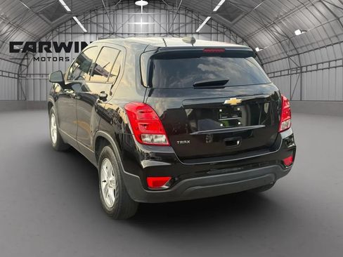 Used 2022 Chevrolet Trax LS w/ Tint and Cruise Package FWD image 10