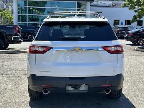 Used 2019 Chevrolet Traverse LT FWD image 3