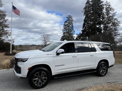 Used 2023 Chevrolet Suburban Z71 w/ Luxury Package image 5