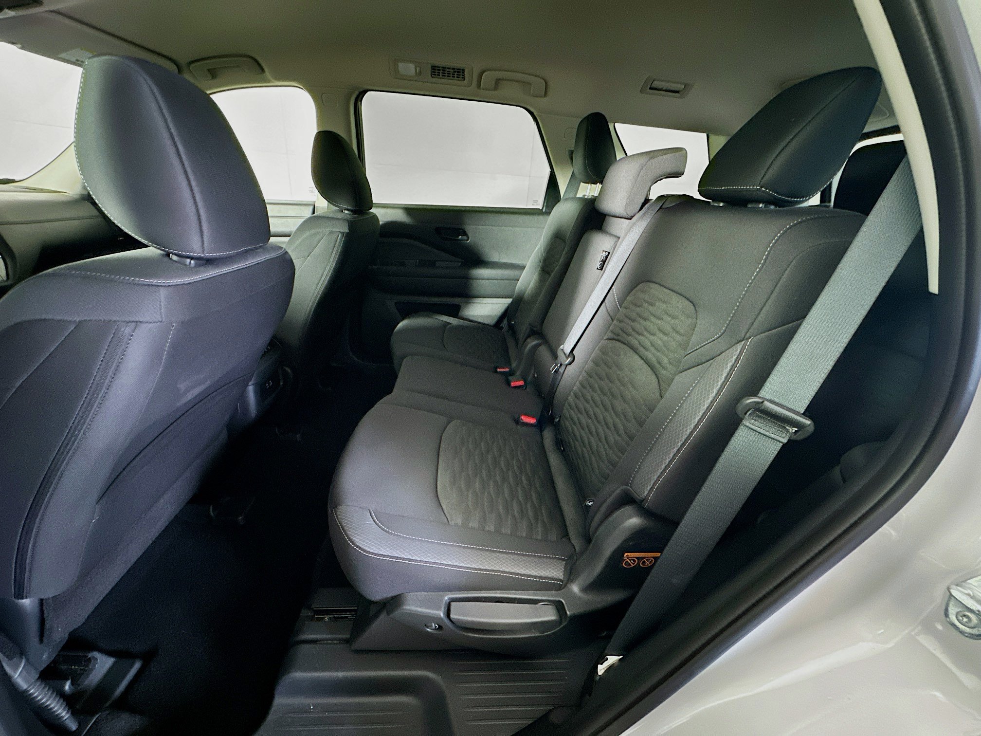 Used 2025 Nissan Pathfinder SV FWD image 28