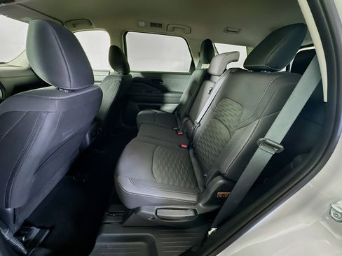 Used 2025 Nissan Pathfinder SV FWD image 28