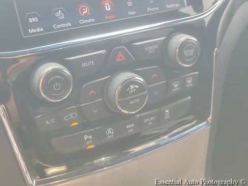 Used 2020 Jeep Grand Cherokee Altitude AWD/4WD image 21