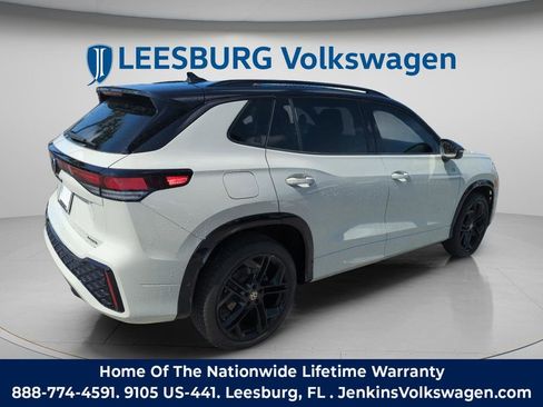 Certified 2025 Volkswagen Tiguan SE R-Line image 6