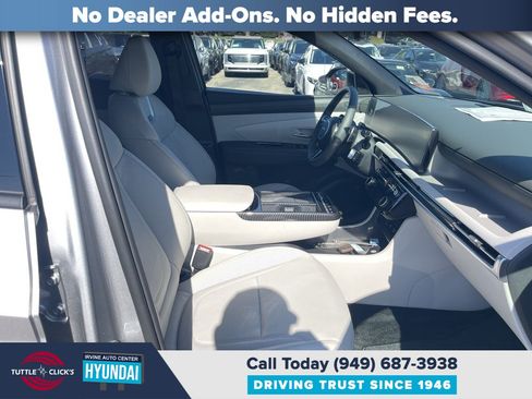 Certified 2025 Hyundai Tucson Limited AWD/4WD image 25