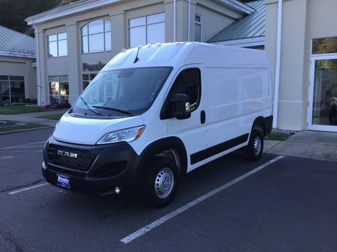 New 2025 RAM ProMaster 1500 w/ Premium Convenience Group image 3