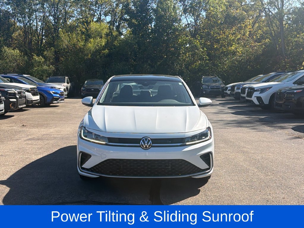 Certified 2025 Volkswagen Jetta SE FWD image 2
