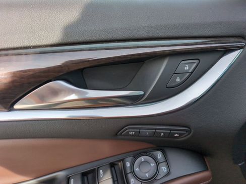 Used 2018 Buick Enclave Avenir w/ Avenir Technology Package image 17