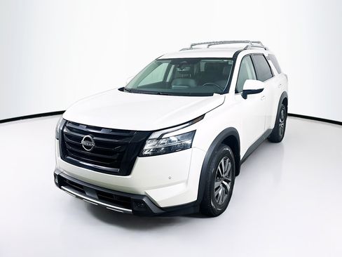 Used 2023 Nissan Pathfinder SL w/ Black Appearance Package AWD/4WD image 3