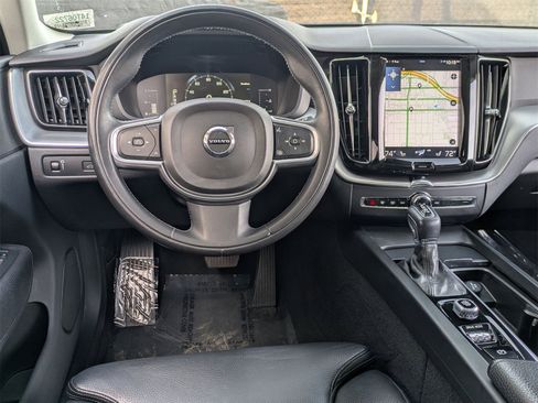 Used 2019 Volvo XC60 T5 Momentum w/ Premium Package image 8