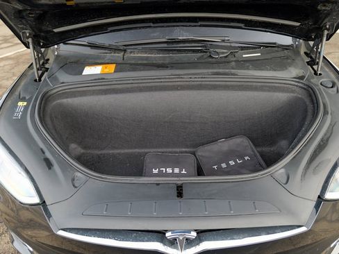 Used 2018 Tesla Model X 75D image 47