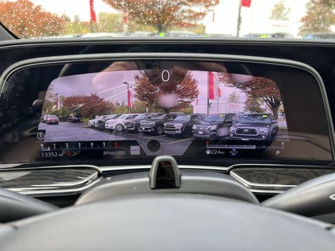 Used 2024 Cadillac Escalade ESV Premium Luxury image 17