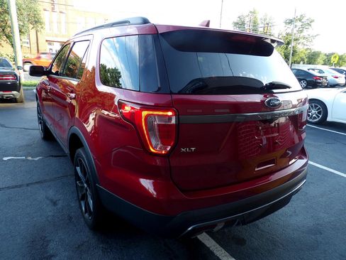 Used 2017 Ford Explorer XLT w/ Equipment Group 202A image 3