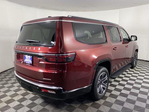 Used 2024 Jeep Wagoneer L Series II AWD/4WD image 8
