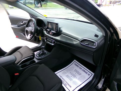 Used 2018 Hyundai Elantra GT image 21