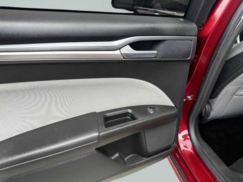 Used 2016 Ford Fusion S w/ Equipment Group 101A image 31