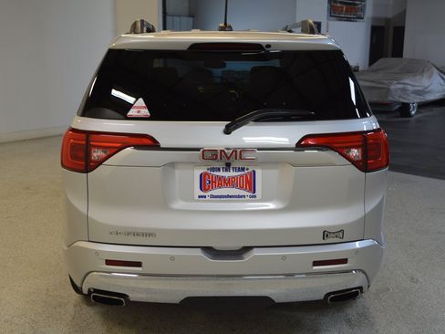 Used 2019 GMC Acadia Denali w/ Technology Package FWD image 4