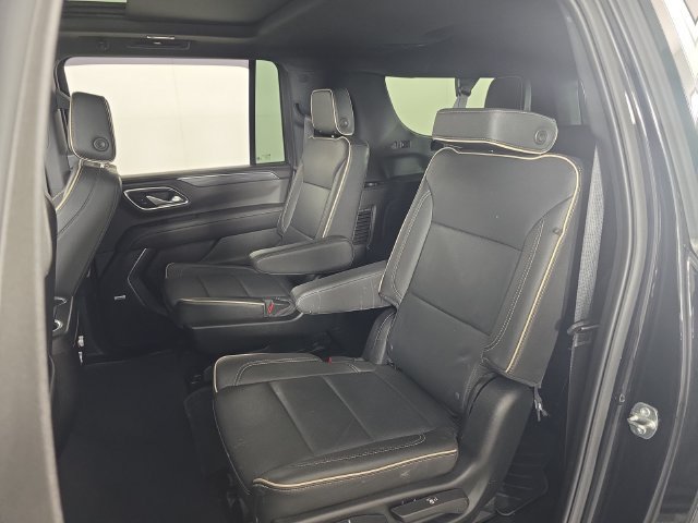 Used 2024 GMC Yukon XL SLT w/ SLT Luxury Package AWD/4WD image 29